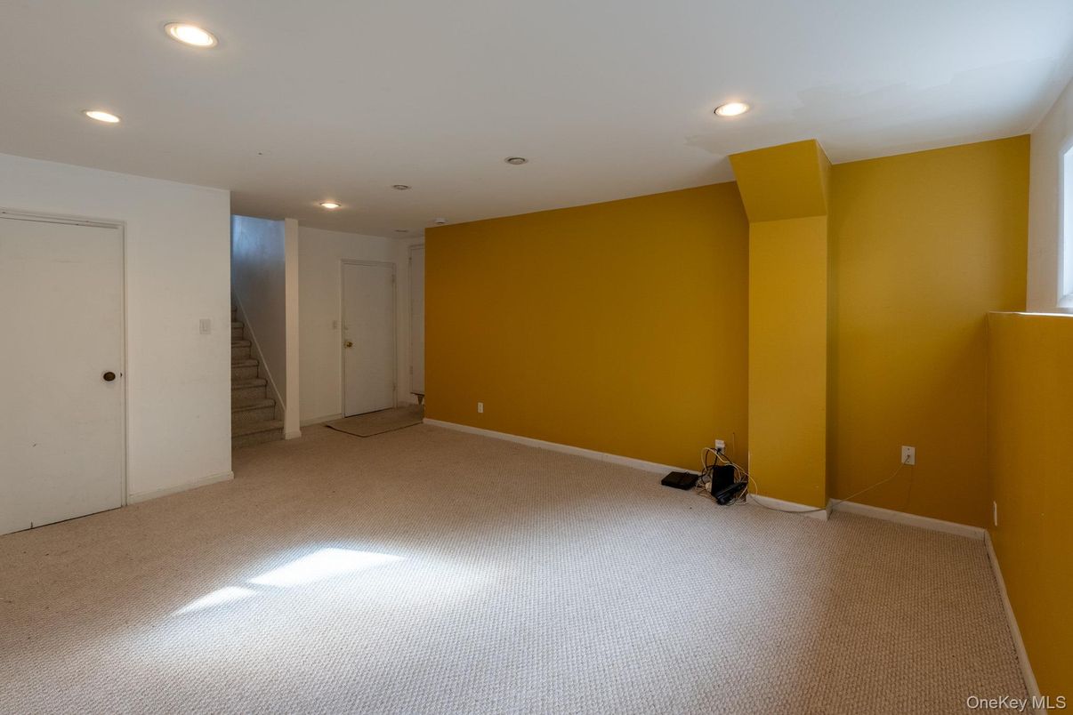 Empty room, Interior, Recessed Lighting