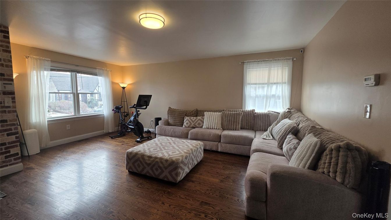 Fitness Equipment, Interior, Living room, Wood Texture Flooring