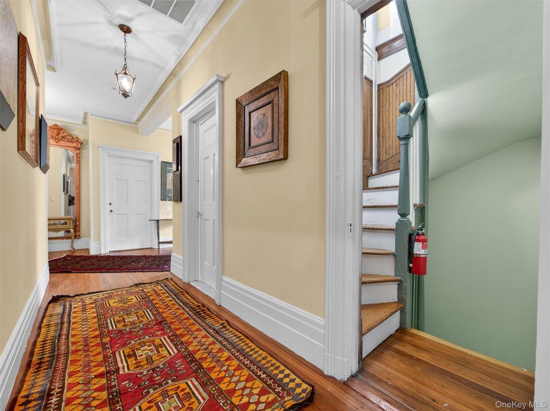 Interior, Pendant Lights, Wood Texture Flooring