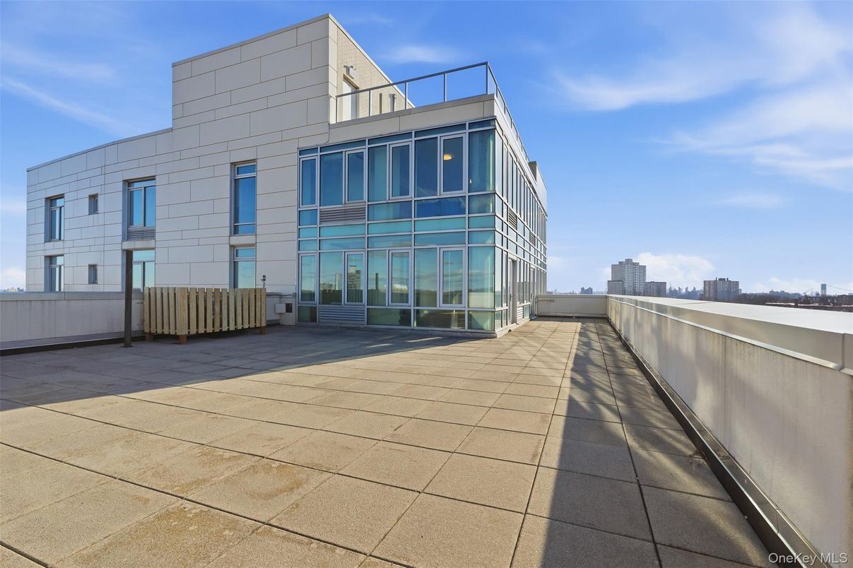 Exterior, Facade, Highrise