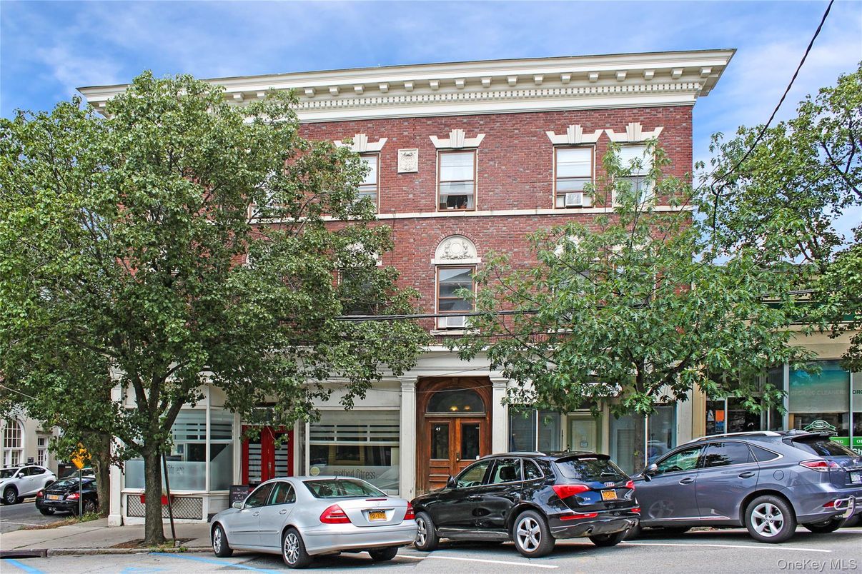 Exterior, Facade, Brick Facade, Rowhouse