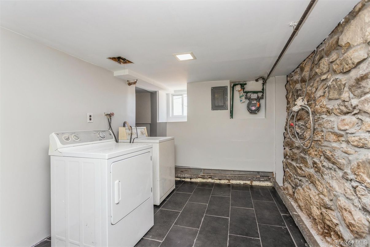Interior, Recessed Lighting, Stone Walls, Washer