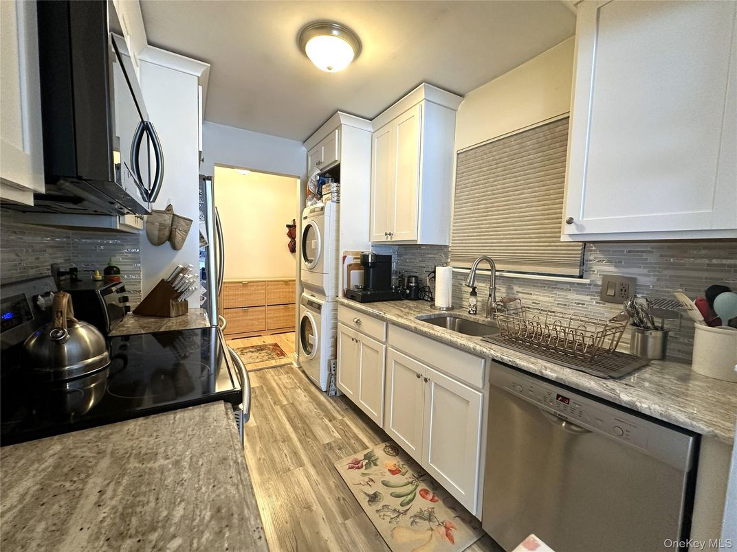 Interior, Kitchen, Washer, Wood Texture Flooring