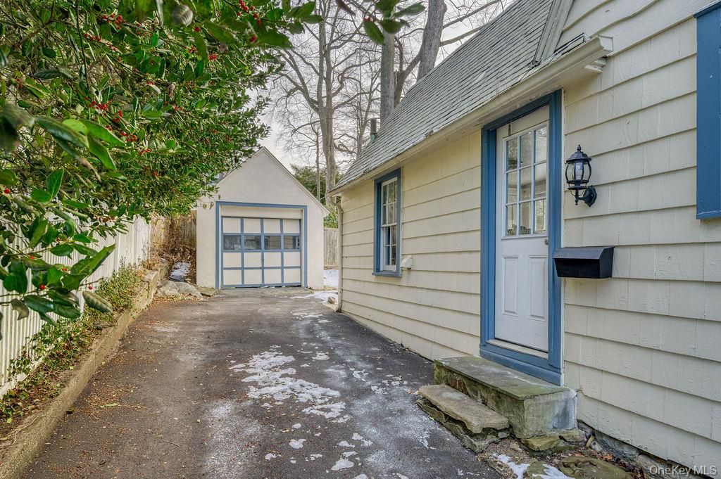 Detached Garage, Exterior