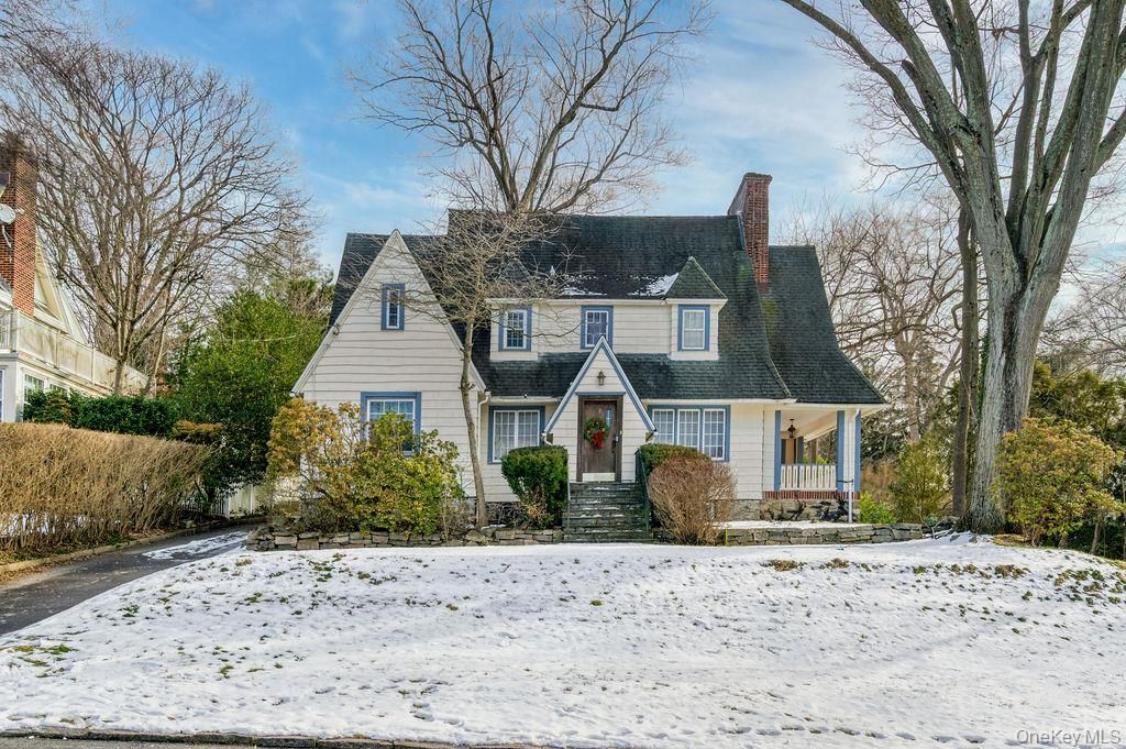 Exterior, Facade, Queen Anne Victorian