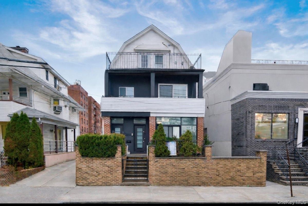 Exterior, Facade, Brick Facade, Queen Anne Victorian