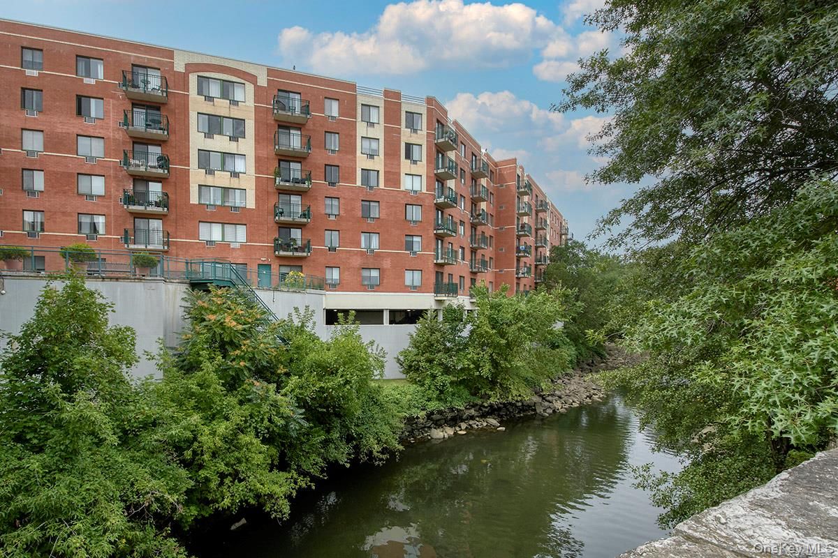 Exterior, Facade, Condo Building
