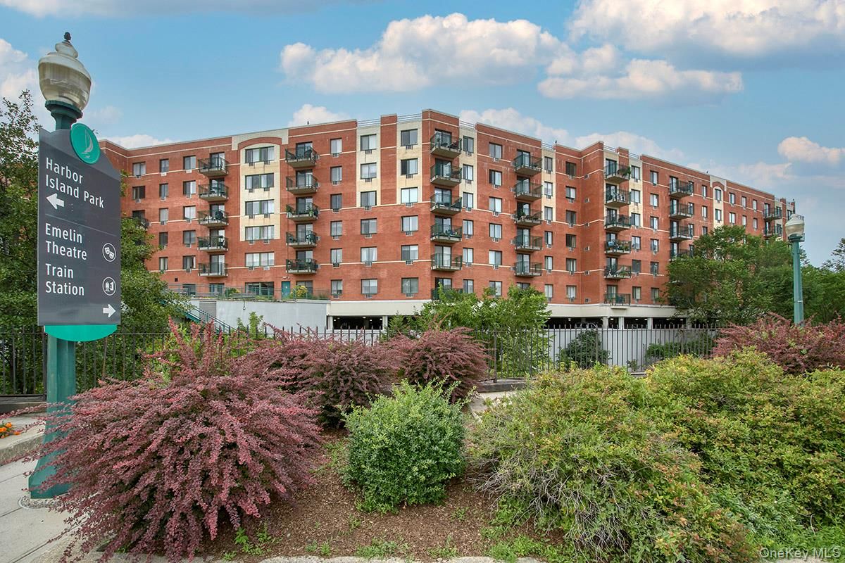 Exterior, Facade, Condo Building