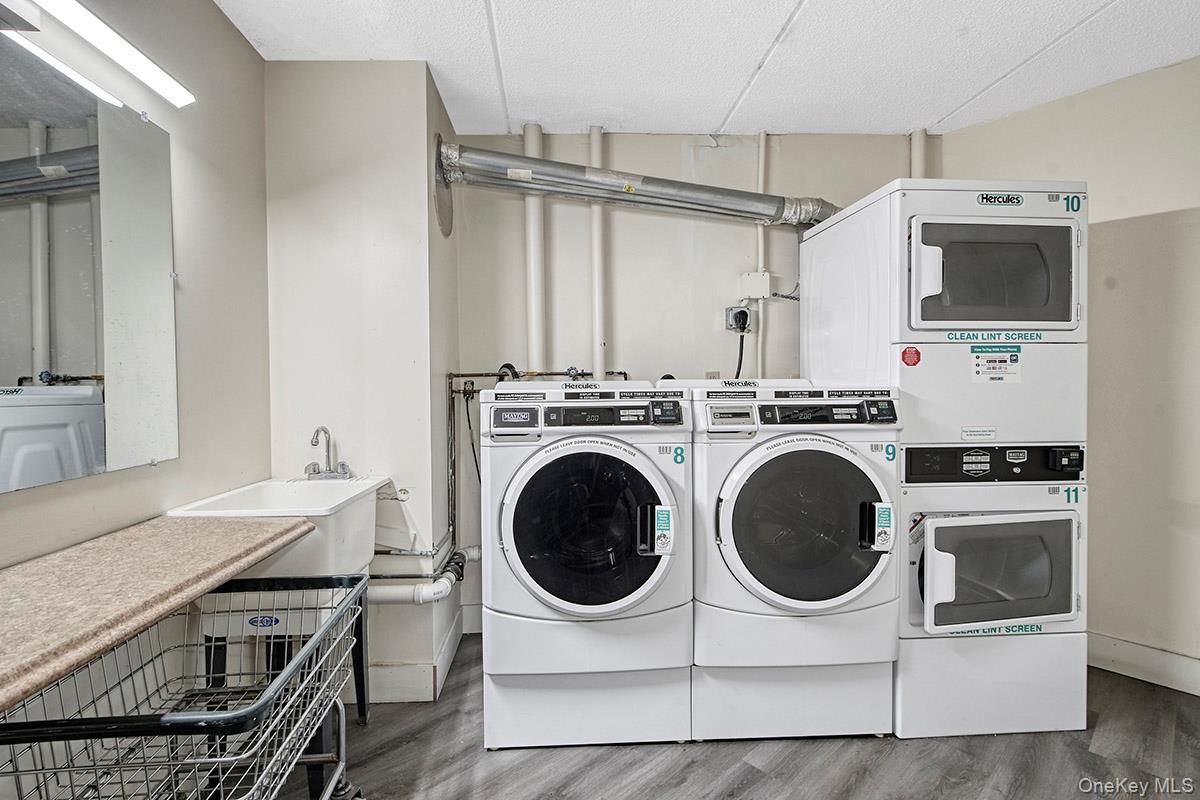 Interior, Washer, Wood Texture Flooring