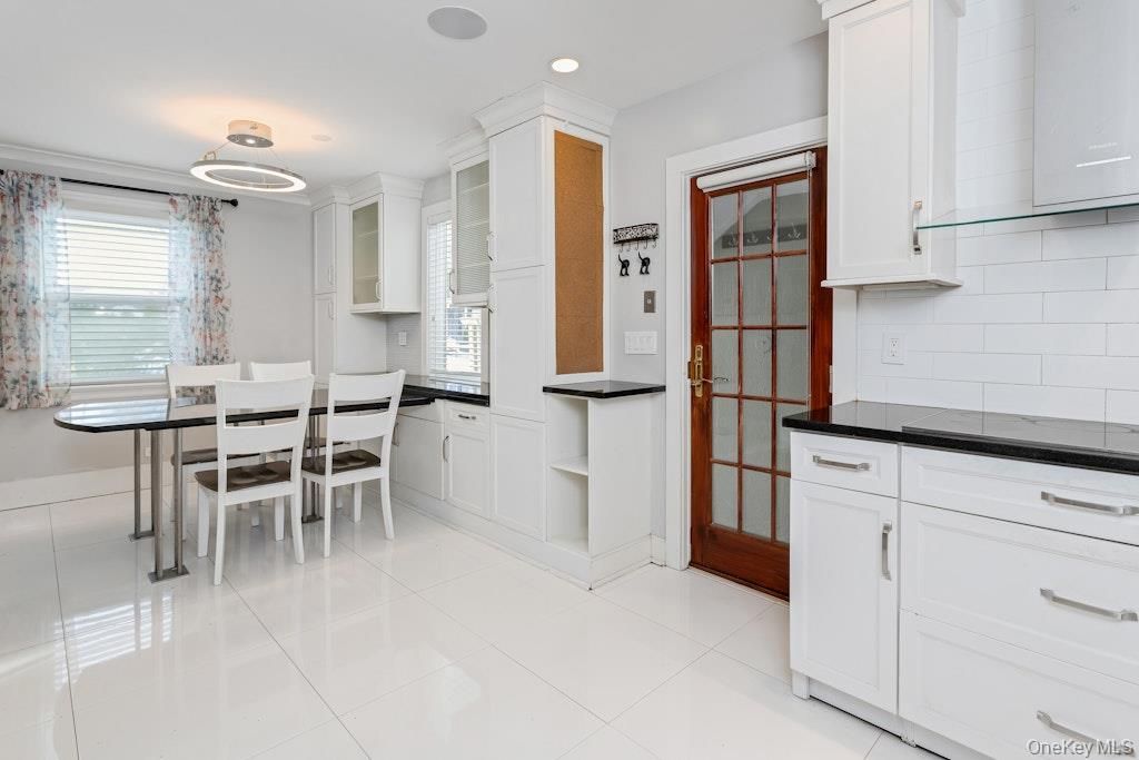 Dining room, Interior, Recessed Lighting