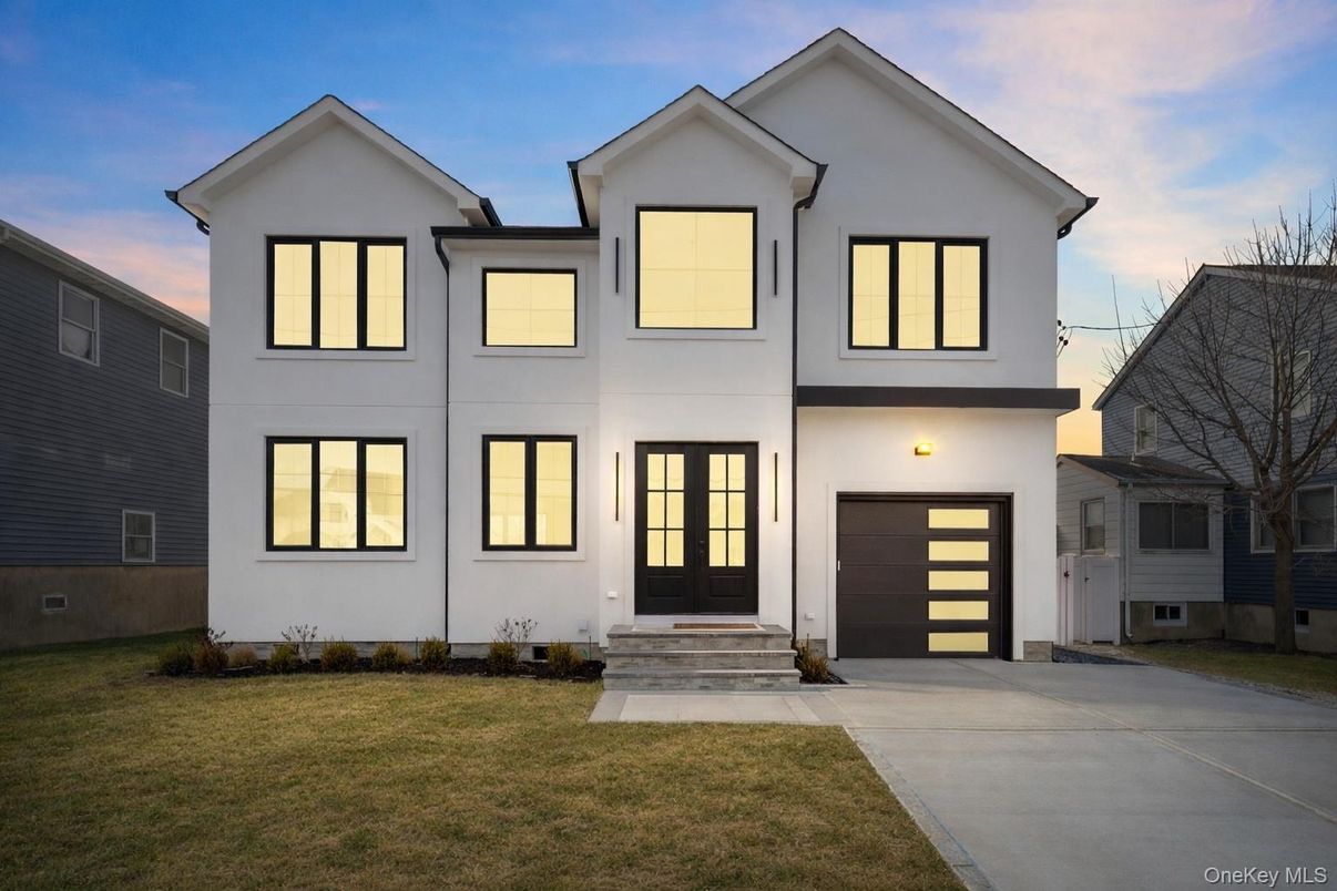 Attached, Exterior, Facade, Farmhouse