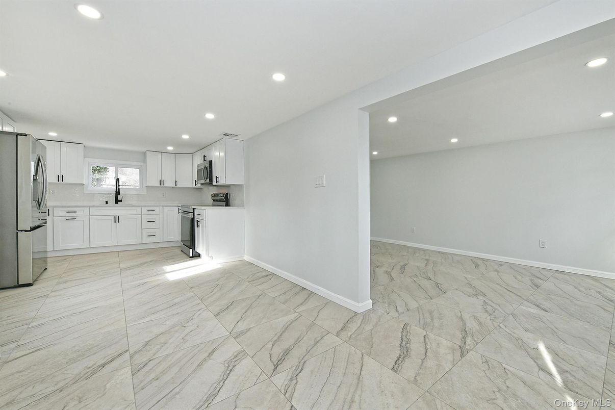 Interior, Kitchen, Marble, Recessed Lighting, Stainless Steel Appliances