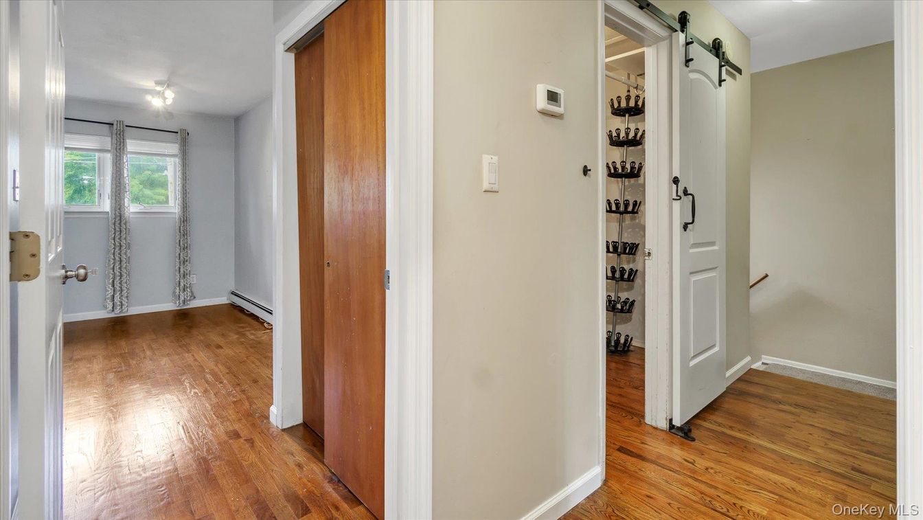 Empty room, Interior, Wine Storage, Wood Texture Flooring