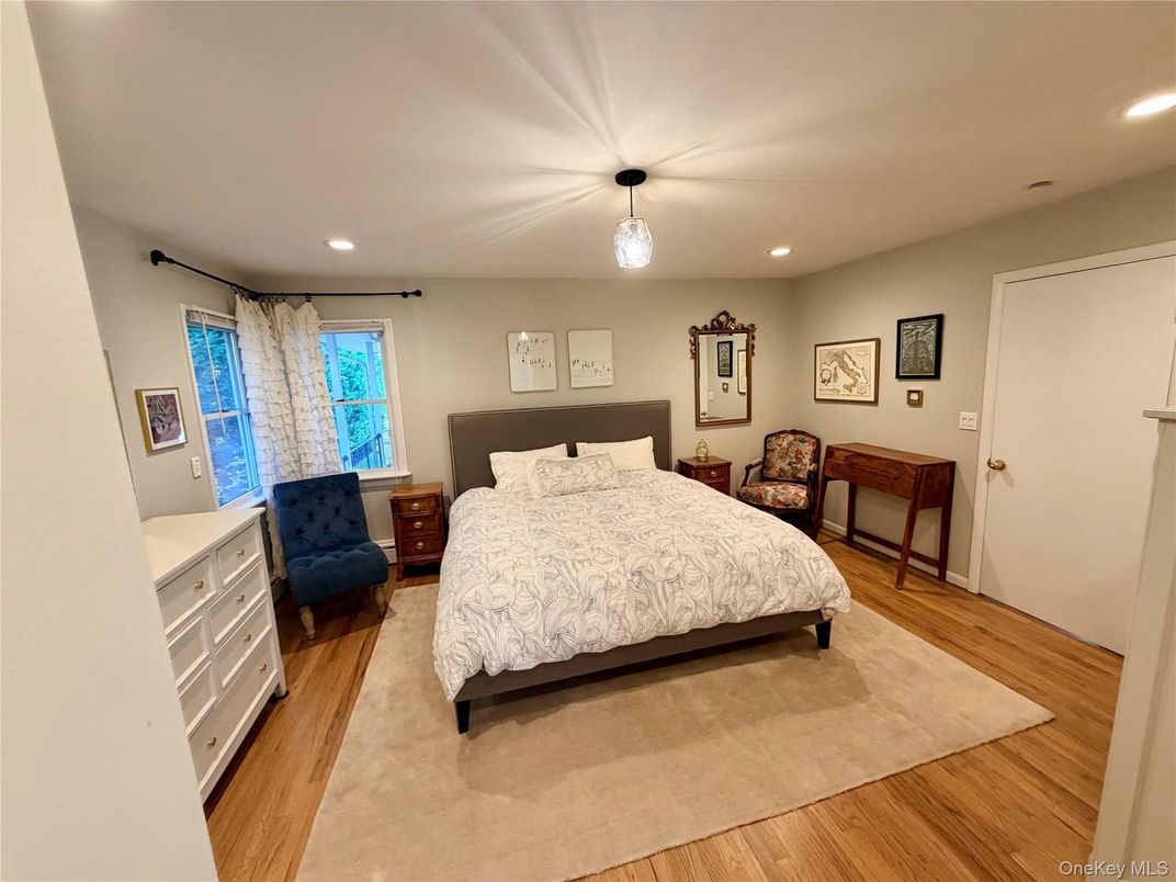 Bedroom, Interior, Pendant Lights, Recessed Lighting, Wood Texture Flooring
