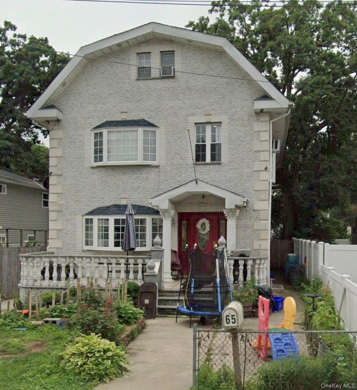 Exterior, Facade, Queen Anne Victorian
