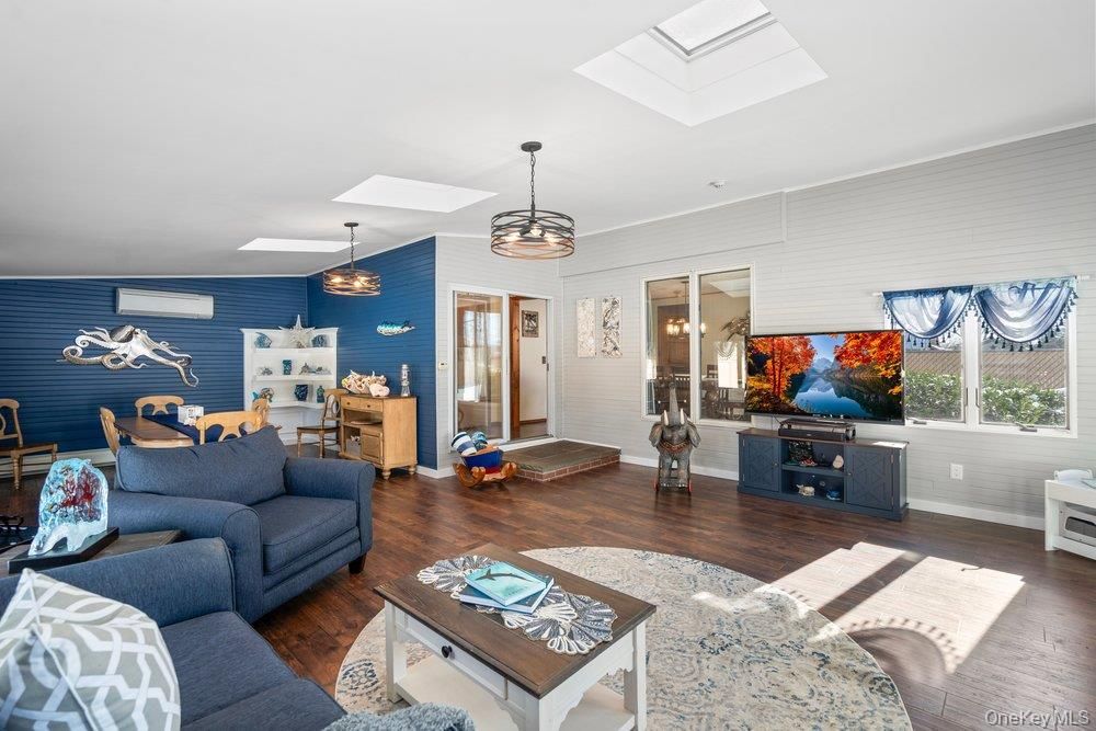 Interior, Living room, Pendant Lights, Wood Texture Flooring