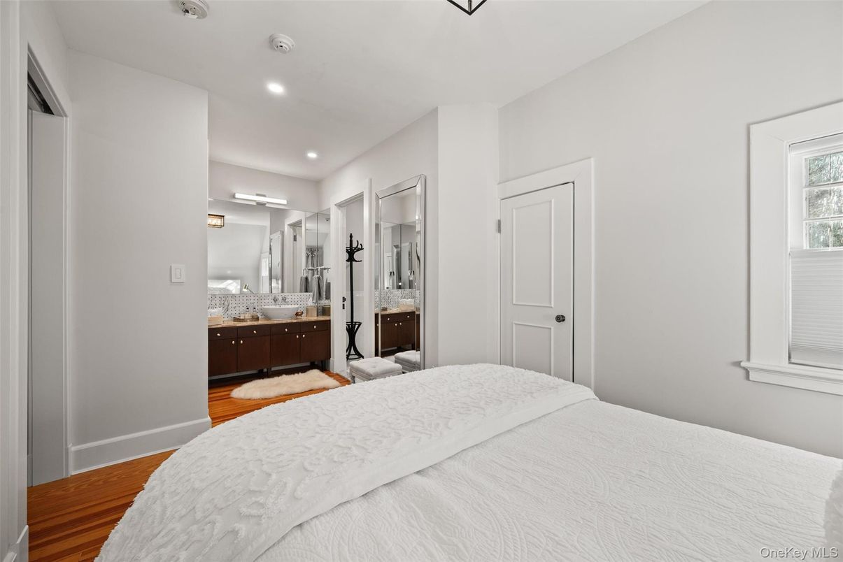 Bathroom, Bedroom, Interior, Recessed Lighting, Wood Texture Flooring