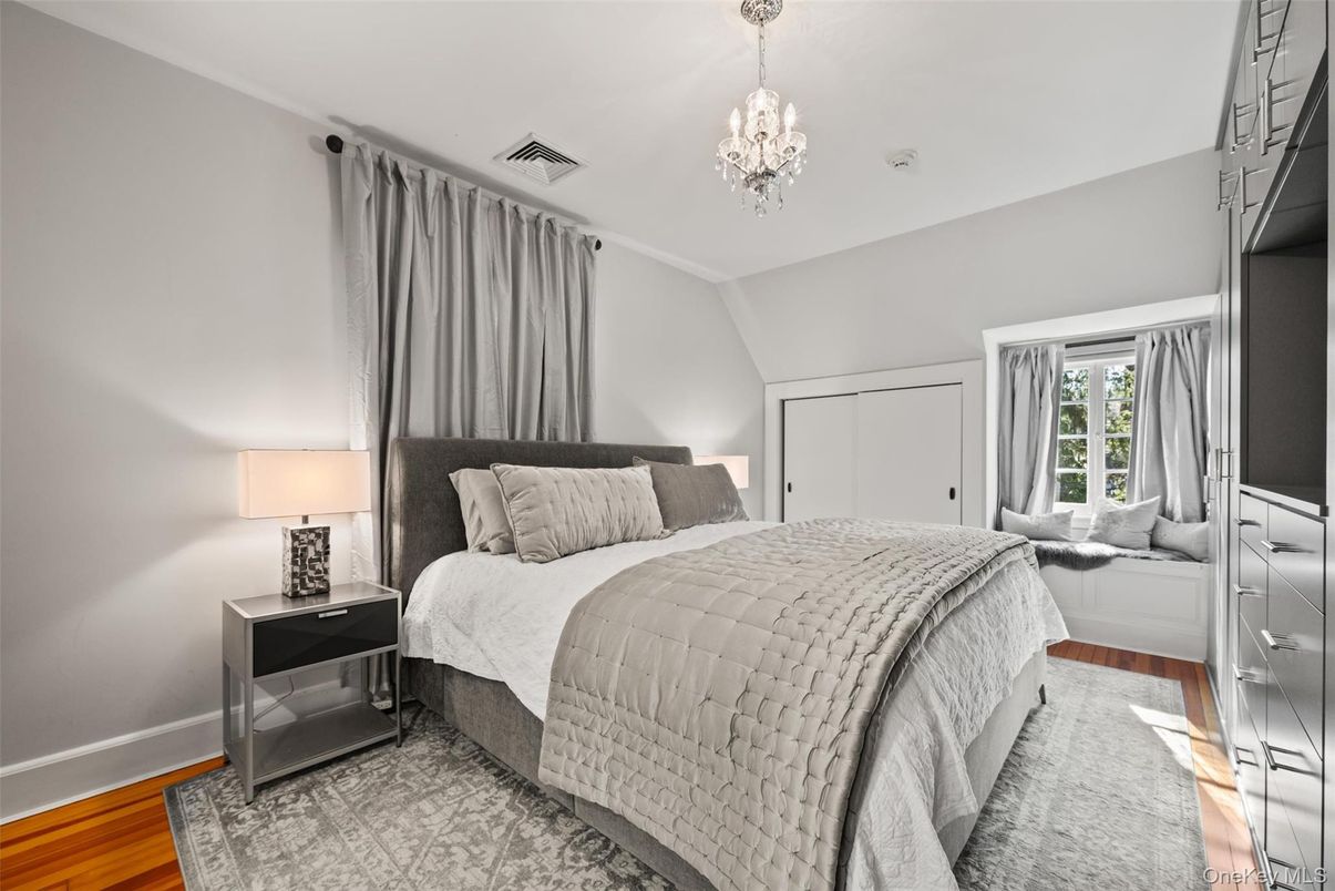 Bedroom, Interior, Pendant Lights, Wood Texture Flooring