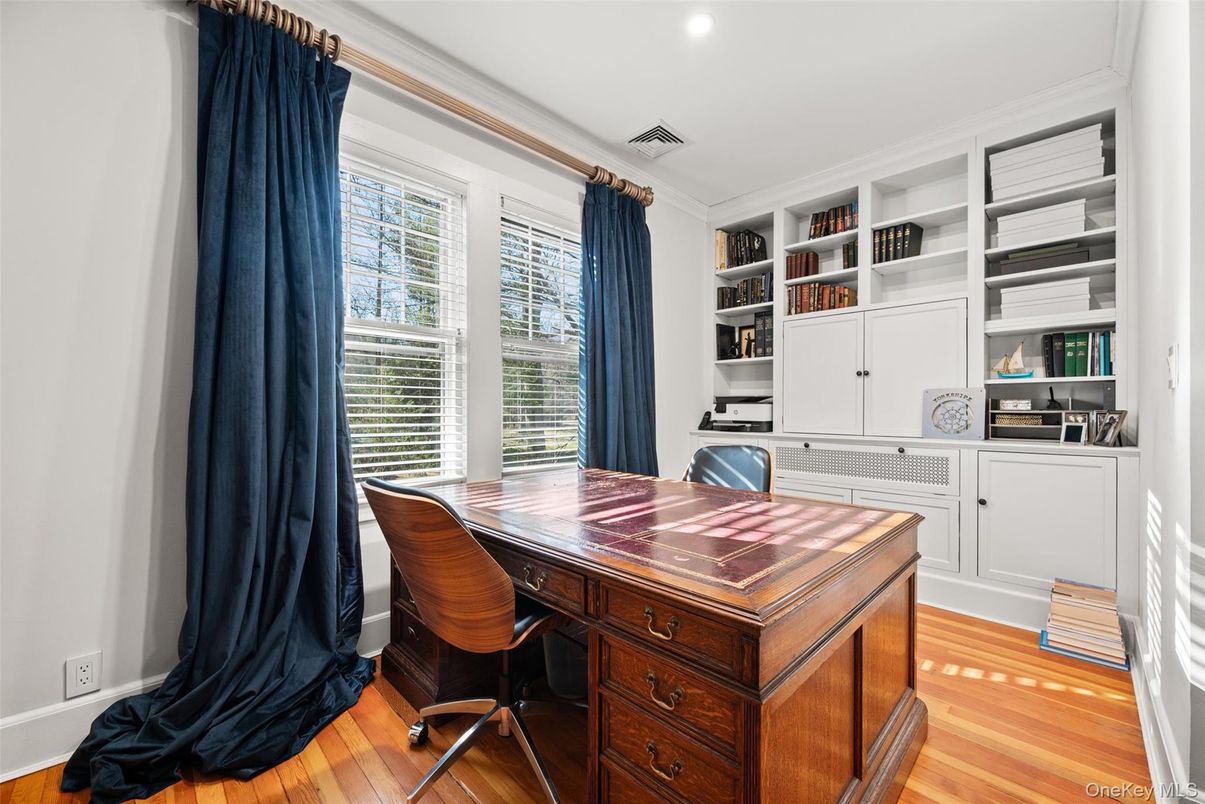 Home Office, Interior, Recessed Lighting, Wood Texture Flooring