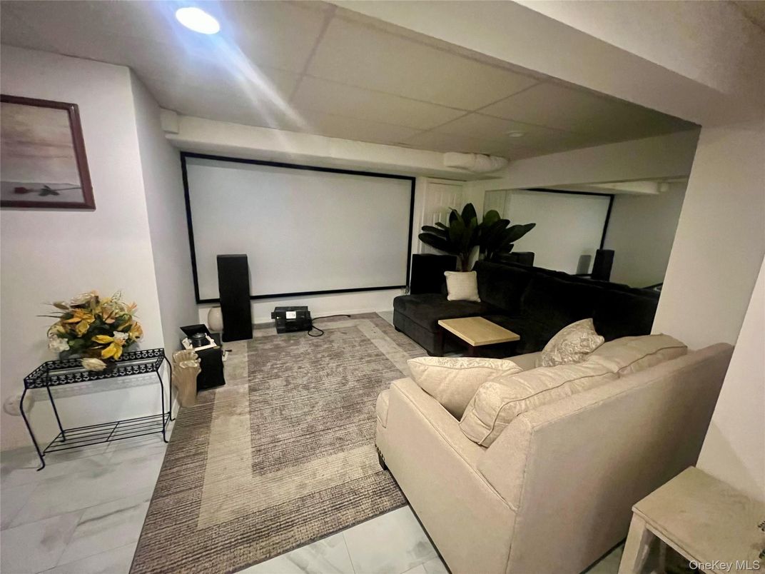 Interior, Projection Screen, Recessed Lighting, Theatre Room