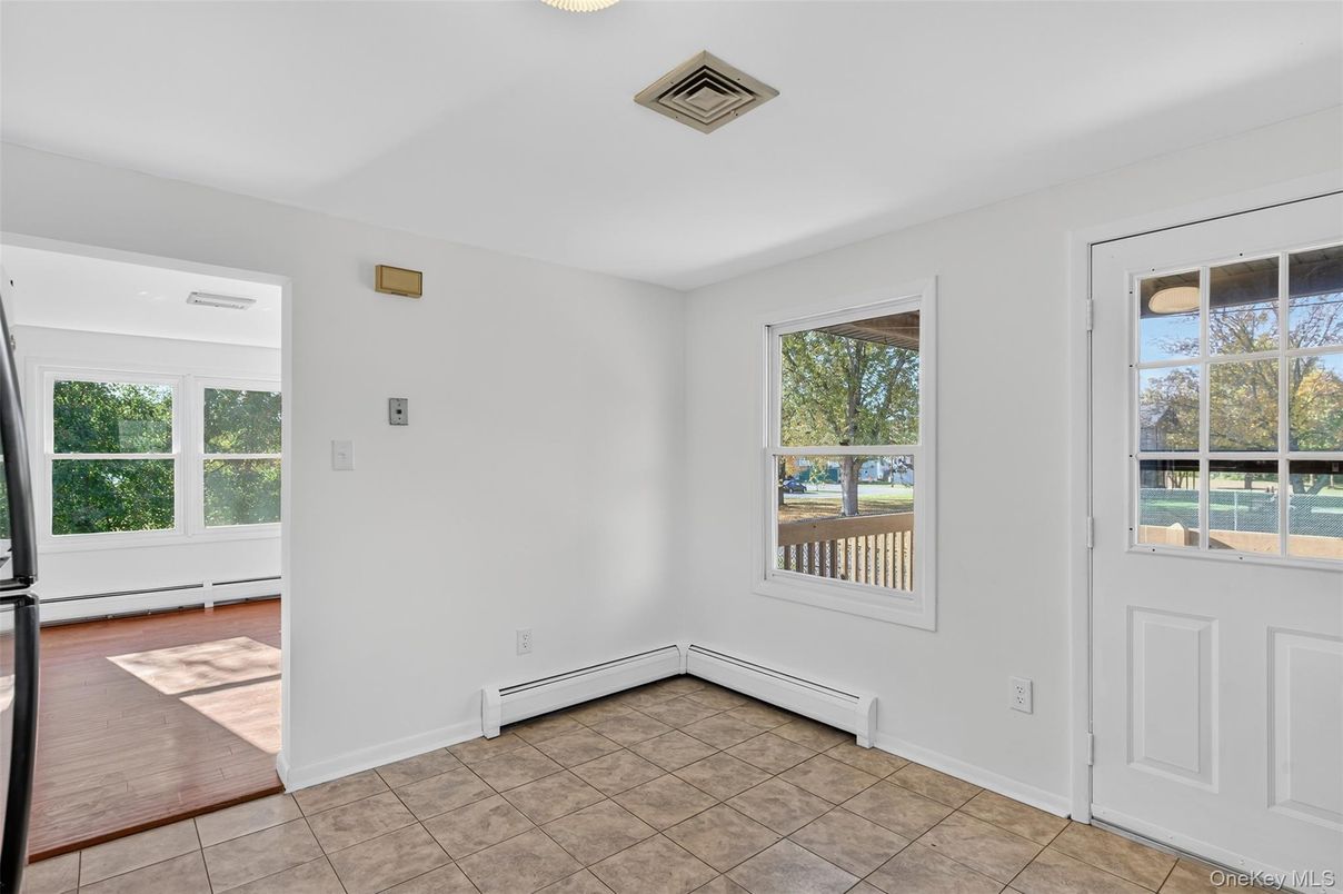 Empty room, Interior