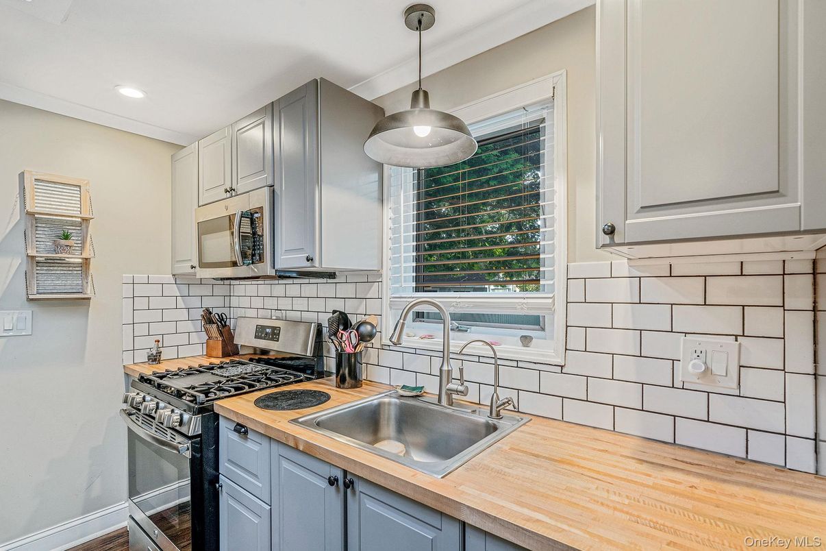 Interior, Kitchen, Pendant Lights, Recessed Lighting, Stainless Steel Appliances