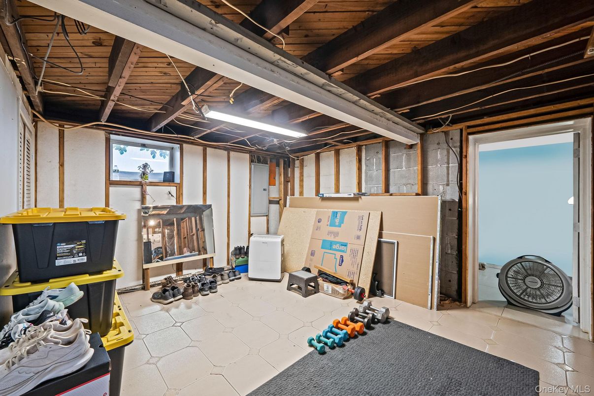 Fitness Equipment, Interior, Wooden Beams, Wooden Ceilings