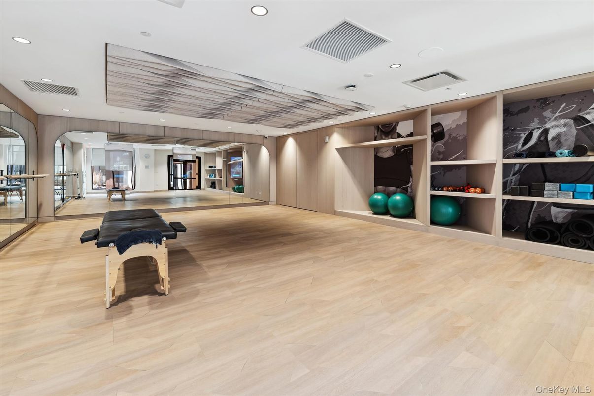 Fitness Equipment, Interior, Recessed Lighting, Wood Texture Flooring
