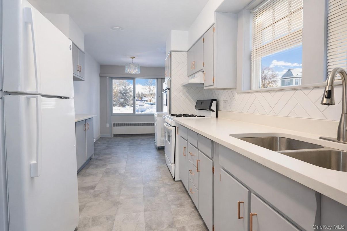 Chandelier, Interior, Kitchen