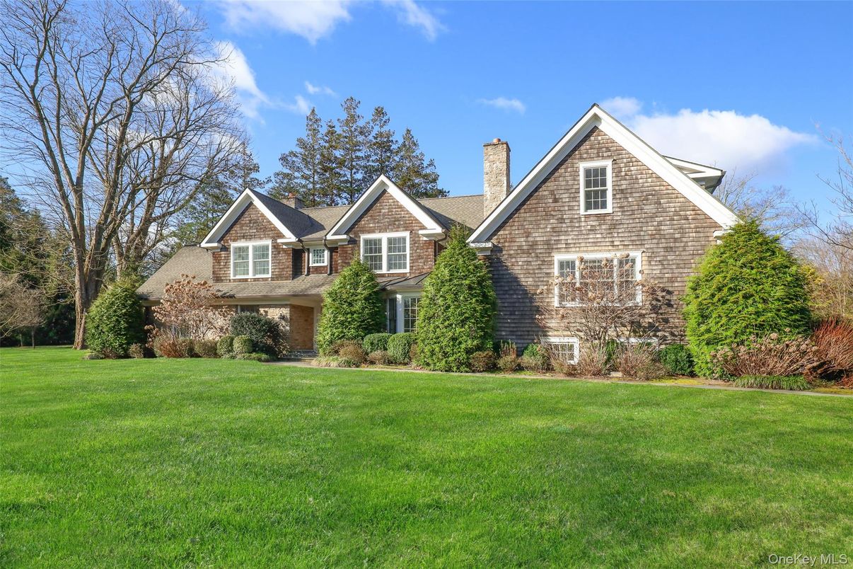 Backyard, Exterior, Facade, Brick Facade, Brick Traditional