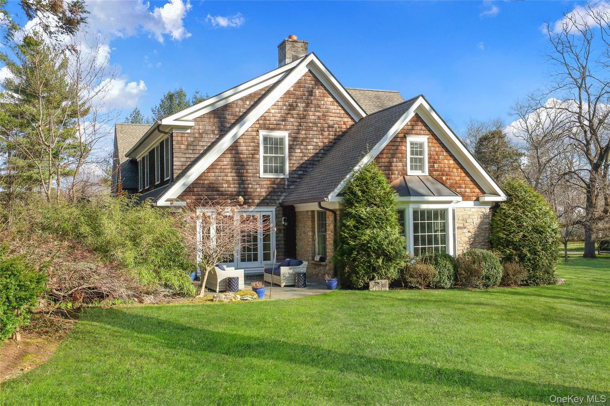 Backyard, Exterior, Facade, Brick Facade, Brick Traditional