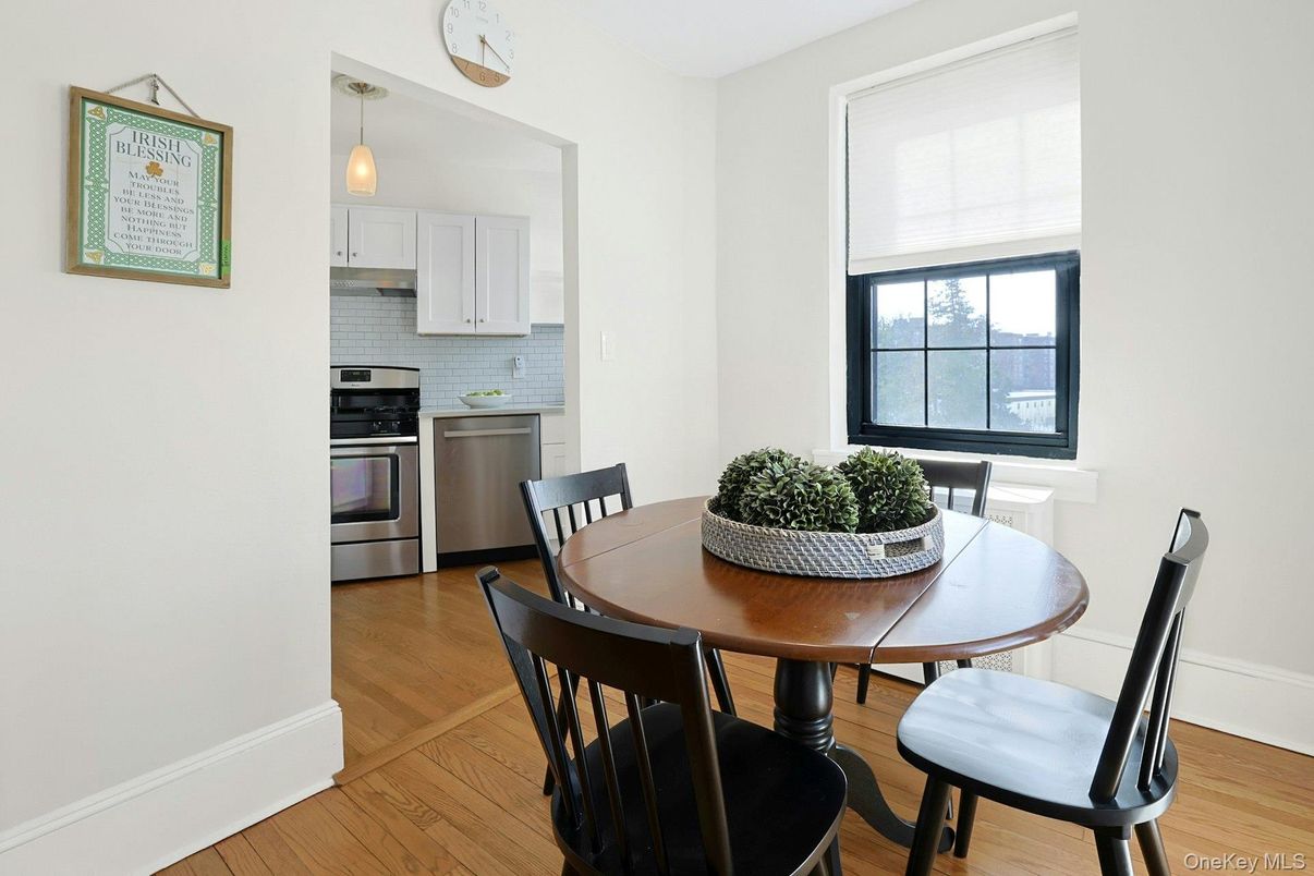 Dining room, Interior, Kitchen, Pendant Lights, Stainless Steel Appliances, Wood Texture Flooring