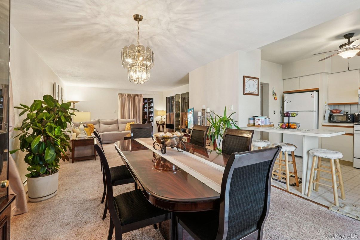 Chandelier, Dining room, Interior, Kitchen, Living room