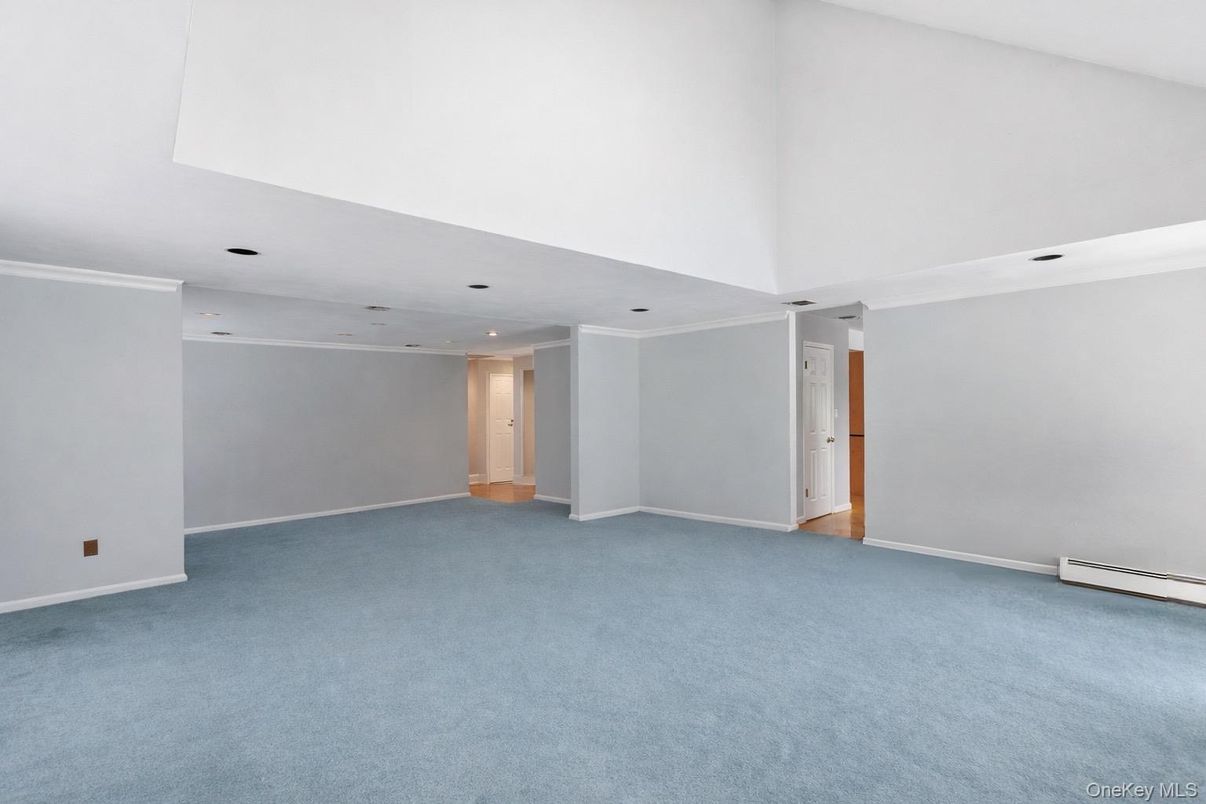 Empty room, Interior, Recessed Lighting