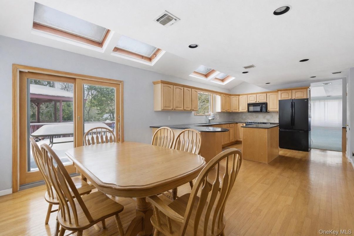 Dining room, Interior, Kitchen, Recessed Lighting, Wood Texture Flooring