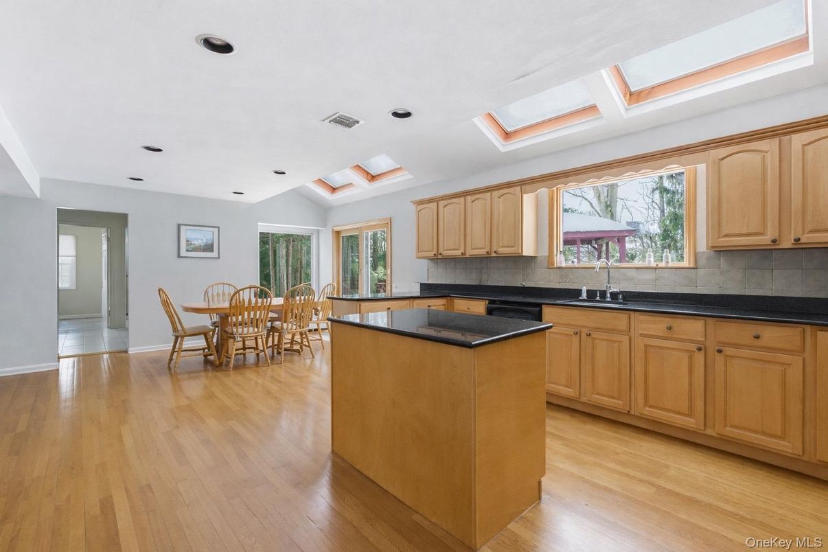 Dining room, Interior, Kitchen, Recessed Lighting, Wood Texture Flooring