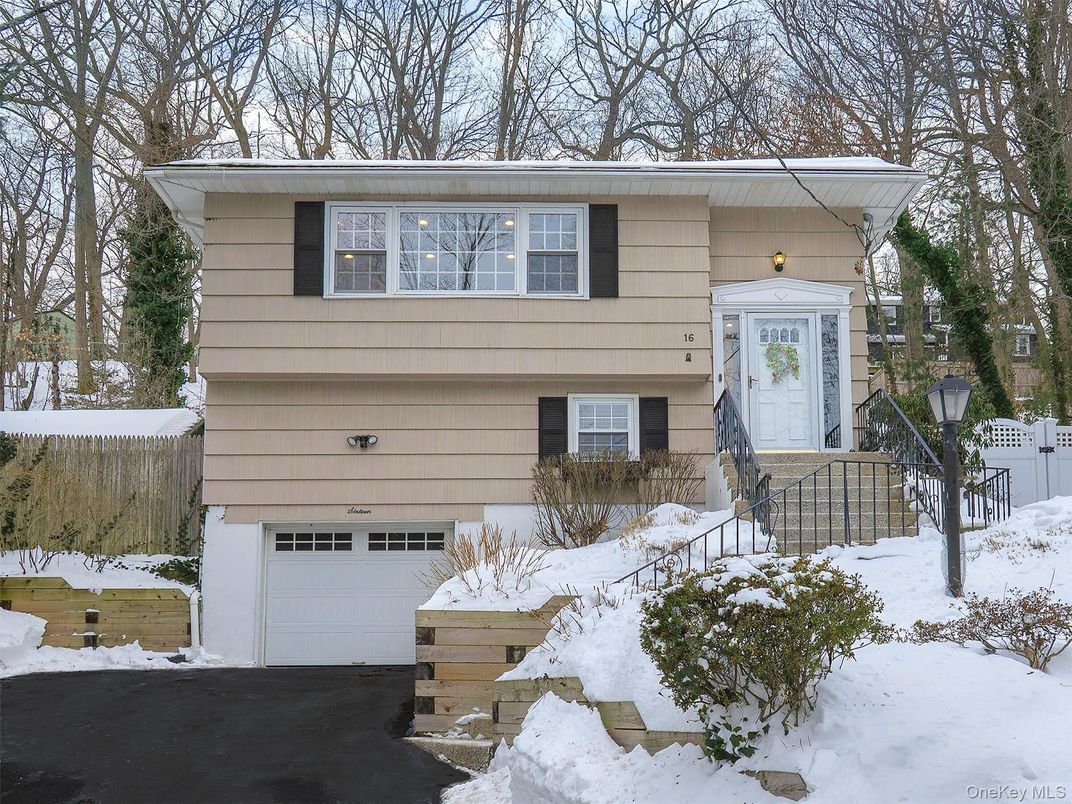 Attached, Exterior, Facade, Raised Ranch