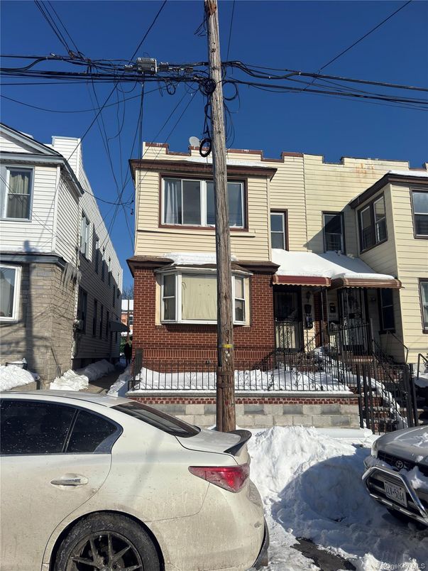 Exterior, Facade, Brick Facade, Rowhouse