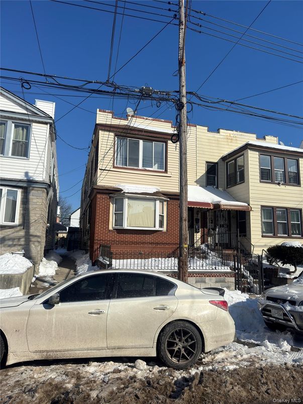 Exterior, Facade, Brick Facade, Queen Anne Victorian