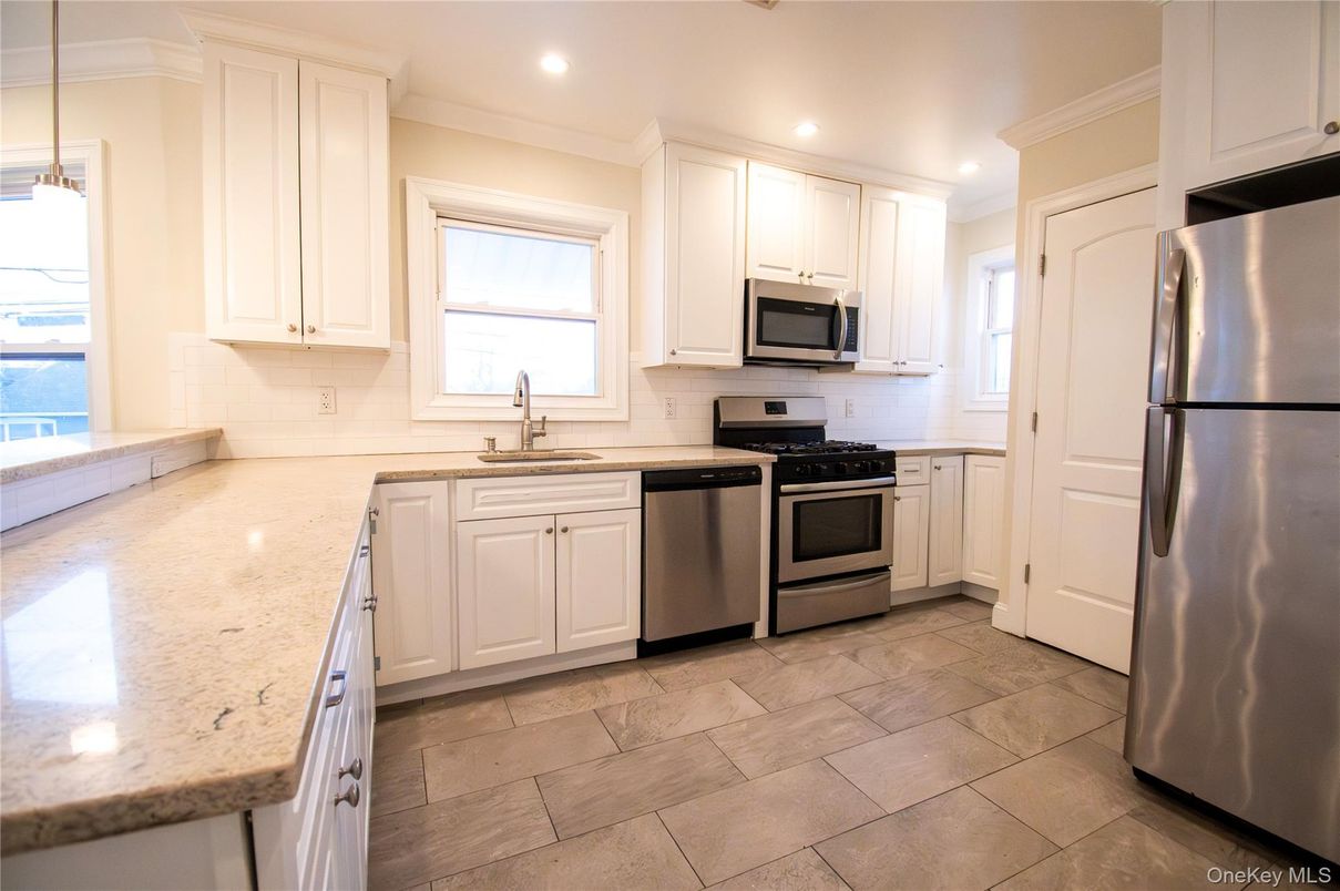 Interior, Kitchen, Pendant Lights, Recessed Lighting, Stainless Steel Appliances