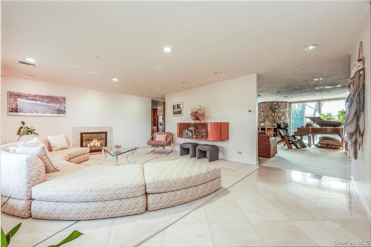 Fireplace, Interior, Living room, Piano, Recessed Lighting