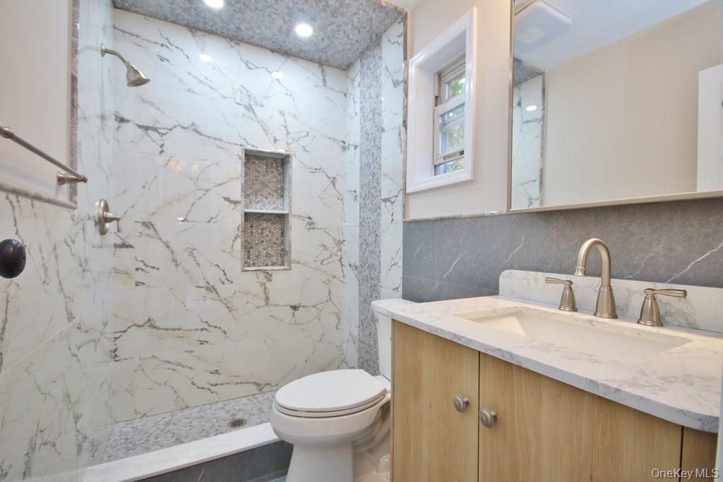 Bathroom, Interior, Marble Walls, Recessed Lighting