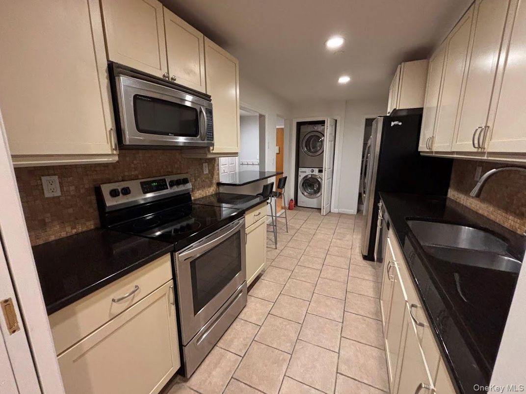 Interior, Kitchen, Recessed Lighting, Washer