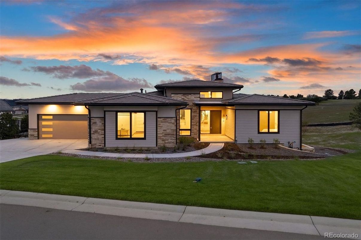 Attached, Exterior, Facade, Modern