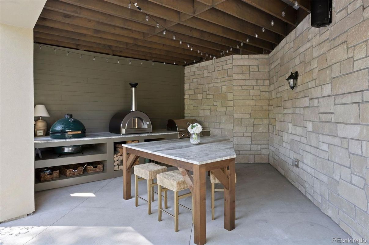 Exterior, Outdoor Kitchen