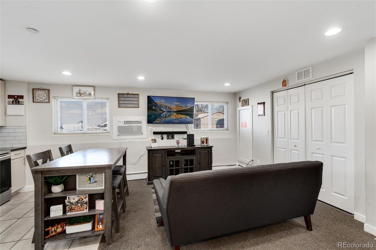 Dining room, Interior, Living room, Recessed Lighting