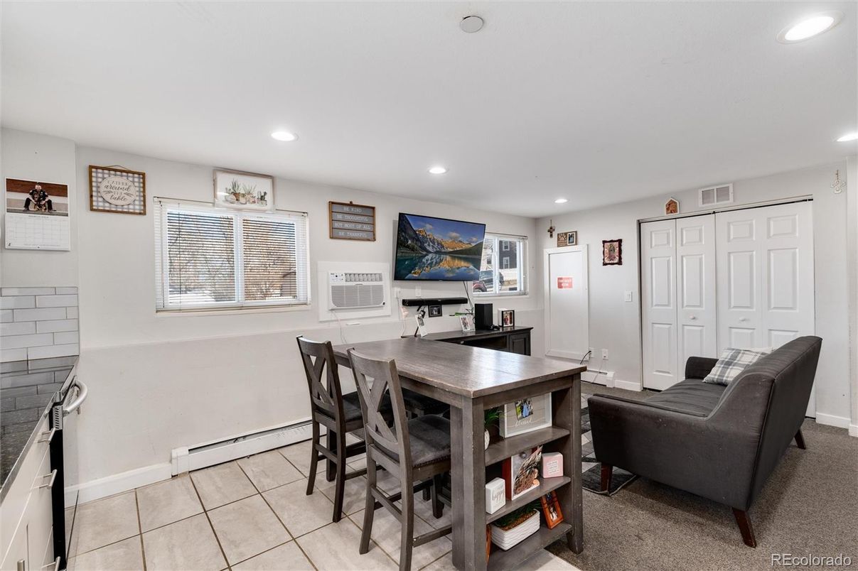 Dining room, Interior, Recessed Lighting