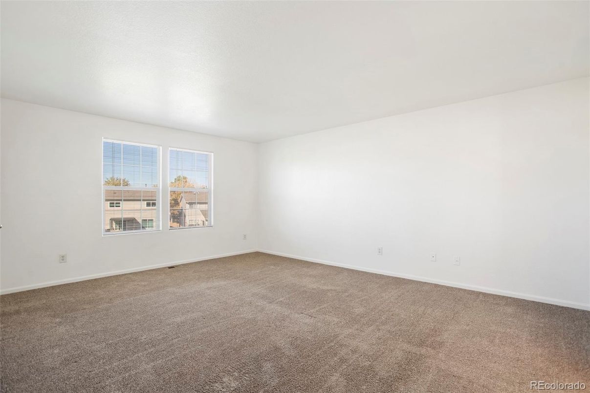 Empty room, Interior