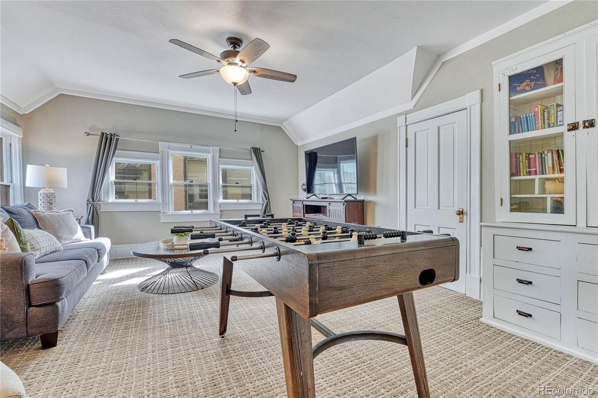 Game Room, Interior