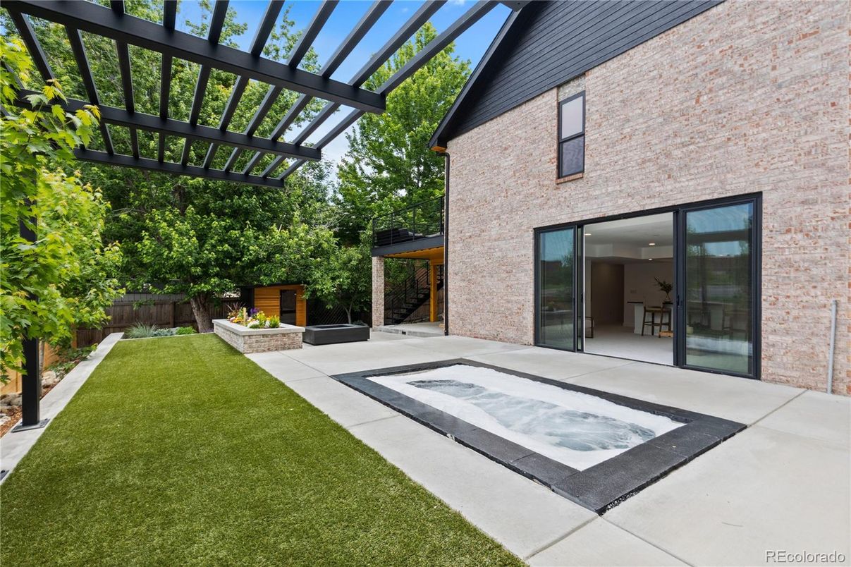 Backyard, Exterior